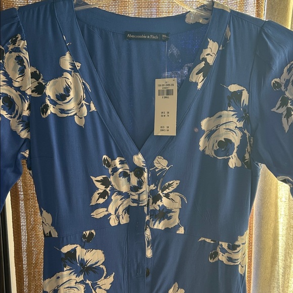 Abercrombie & Fitch Dresses & Skirts - Abercrombie & Fitch Navy Floral Long Sleeve Dress